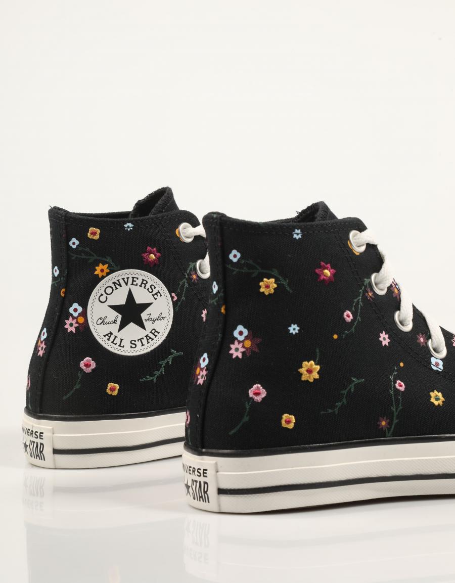 ZAPATILLAS CONVERSE CHUCK TAYLOR ALL STAR en color Negro