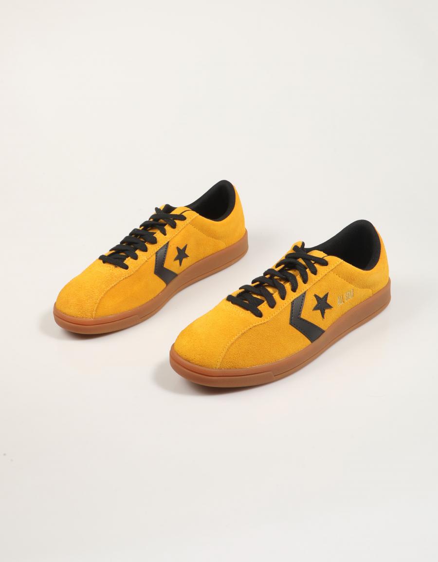 ZAPATILLAS CONVERSE CLASSIC TRAINER SUEDE en color Amarillo