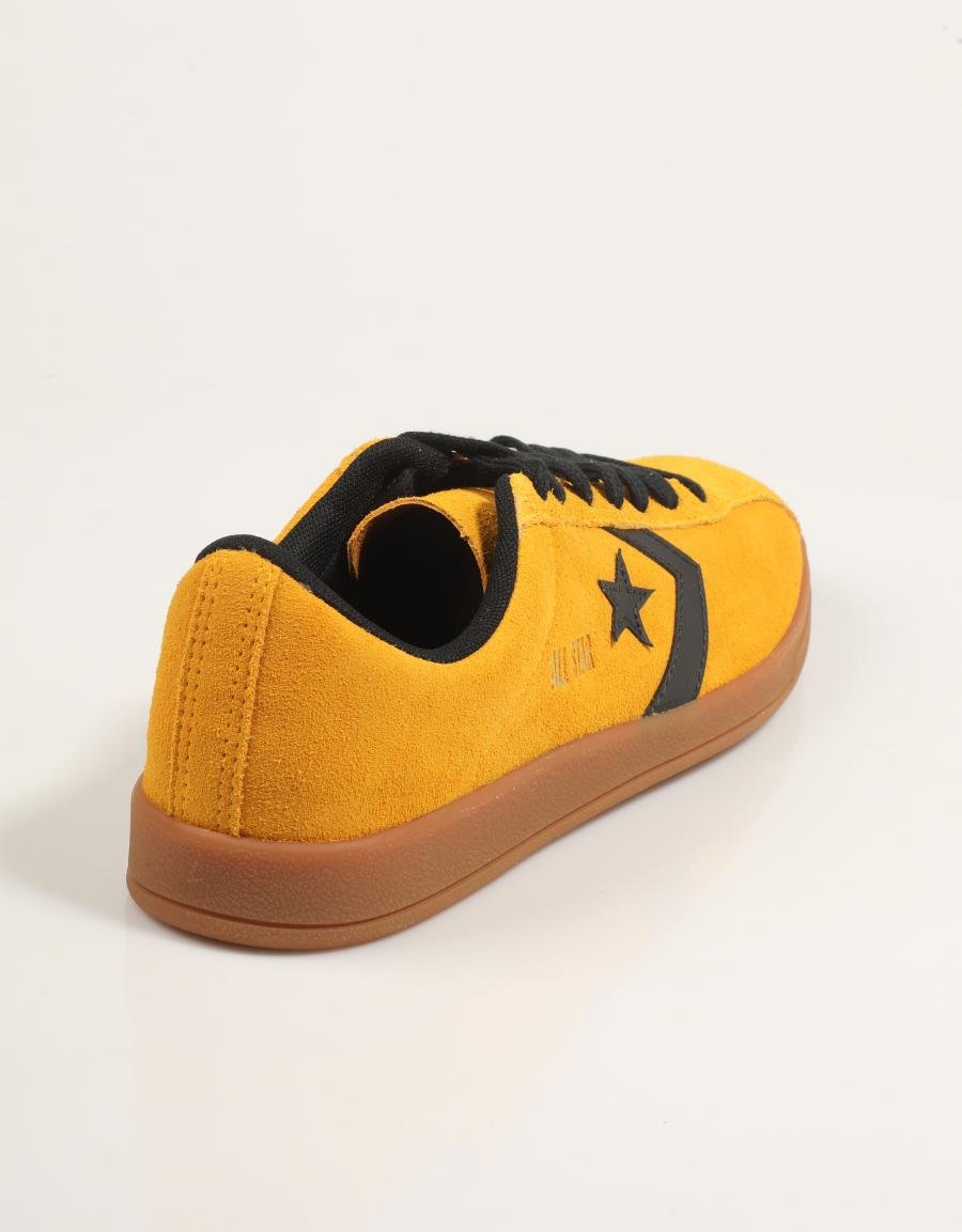 ZAPATILLAS CONVERSE CLASSIC TRAINER SUEDE en color Amarillo