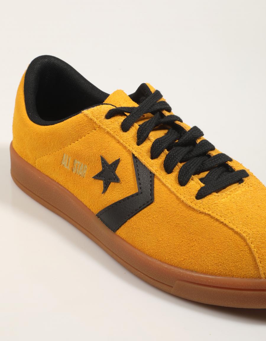 ZAPATILLAS CONVERSE CLASSIC TRAINER SUEDE en color Amarillo