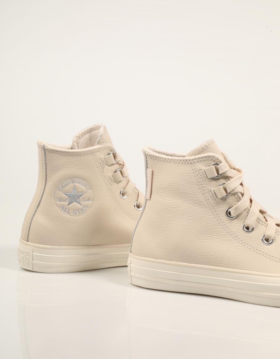 ZAPATILLAS CONVERSE CHUCK TAYLOR ALL STAR LEATHER en color Beige