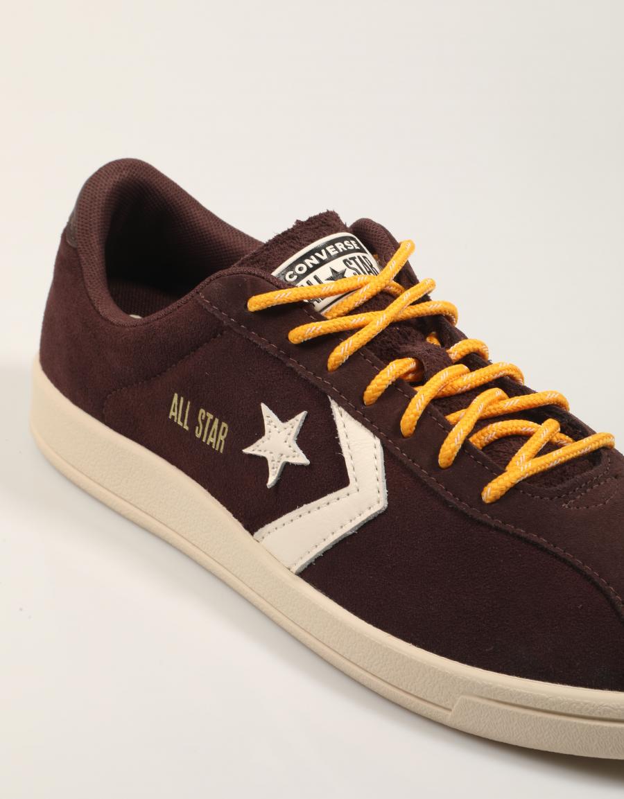 ZAPATILLAS CONVERSE ALL STAR CLASSIC TRAINER en color Marron