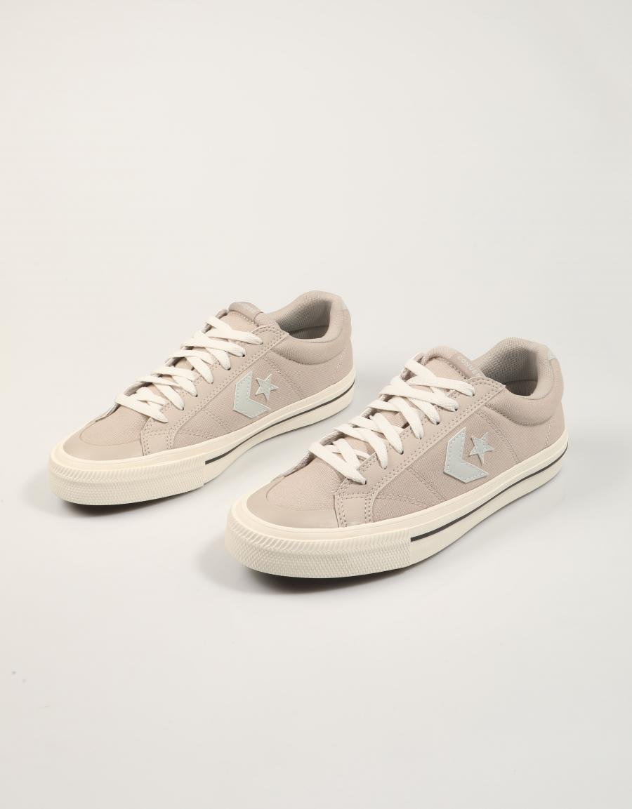 ZAPATILLAS CONVERSE SPORT CASUAL en color Beige
