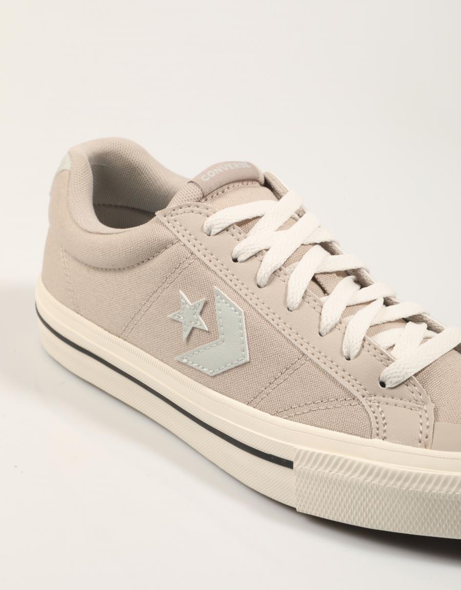 ZAPATILLAS CONVERSE SPORT CASUAL en color Beige