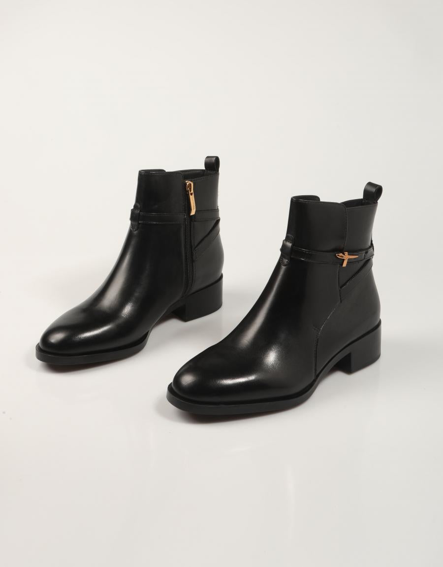 BOTINES TAMARIS 25321-43 en color Negro