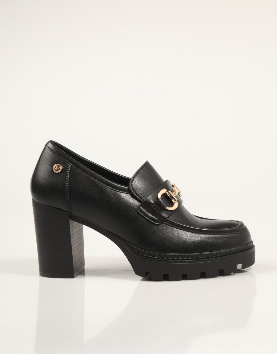 ZAPATOS XTI 144519 en color Negro