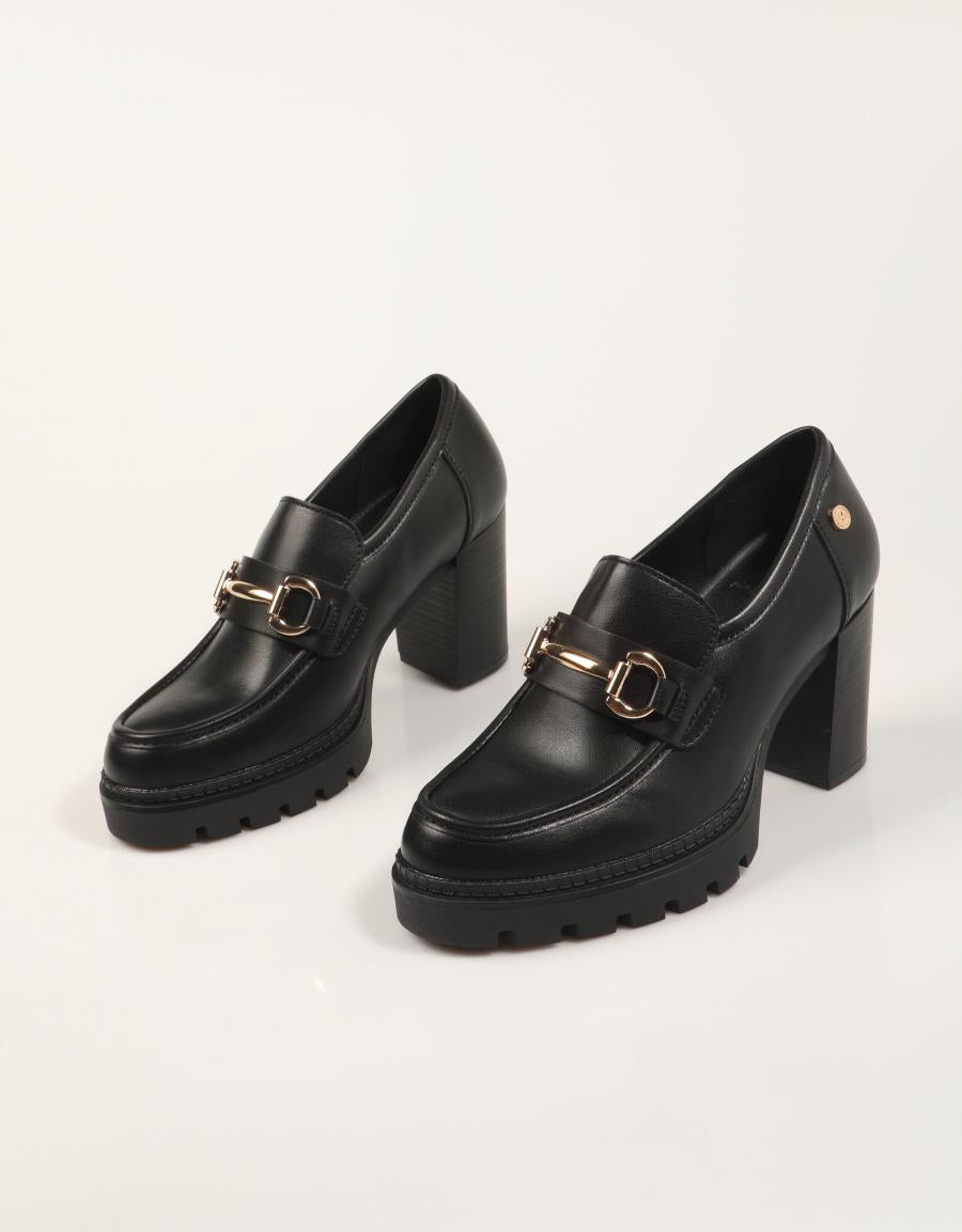 ZAPATOS XTI 144519 en color Negro