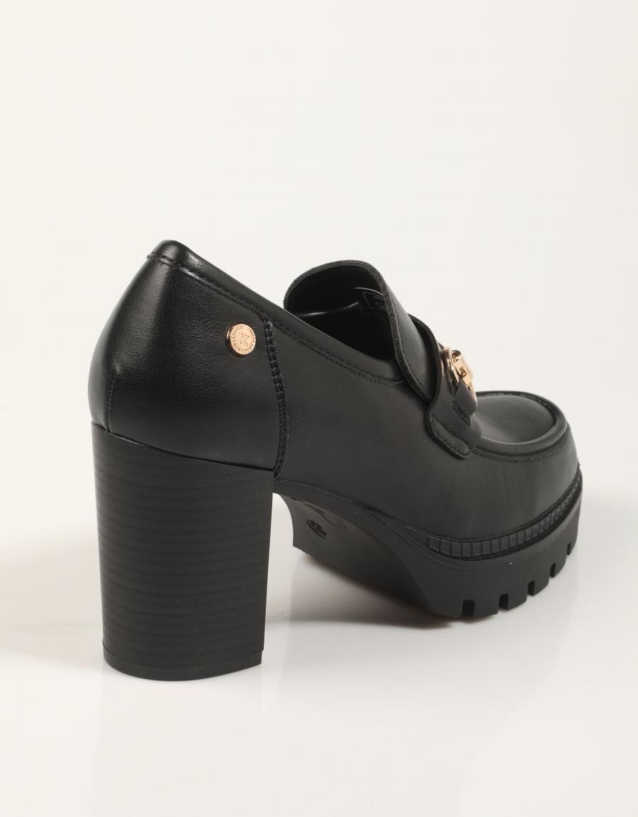 ZAPATOS XTI 144519 en color Negro