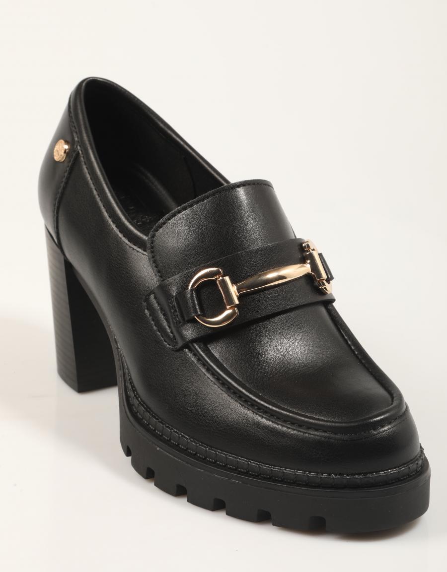 ZAPATOS XTI 144519 en color Negro
