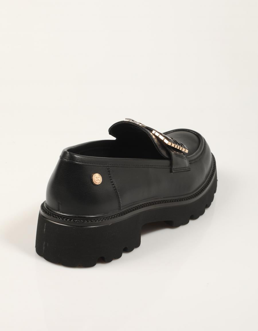 ZAPATOS XTI 144429 en color Negro