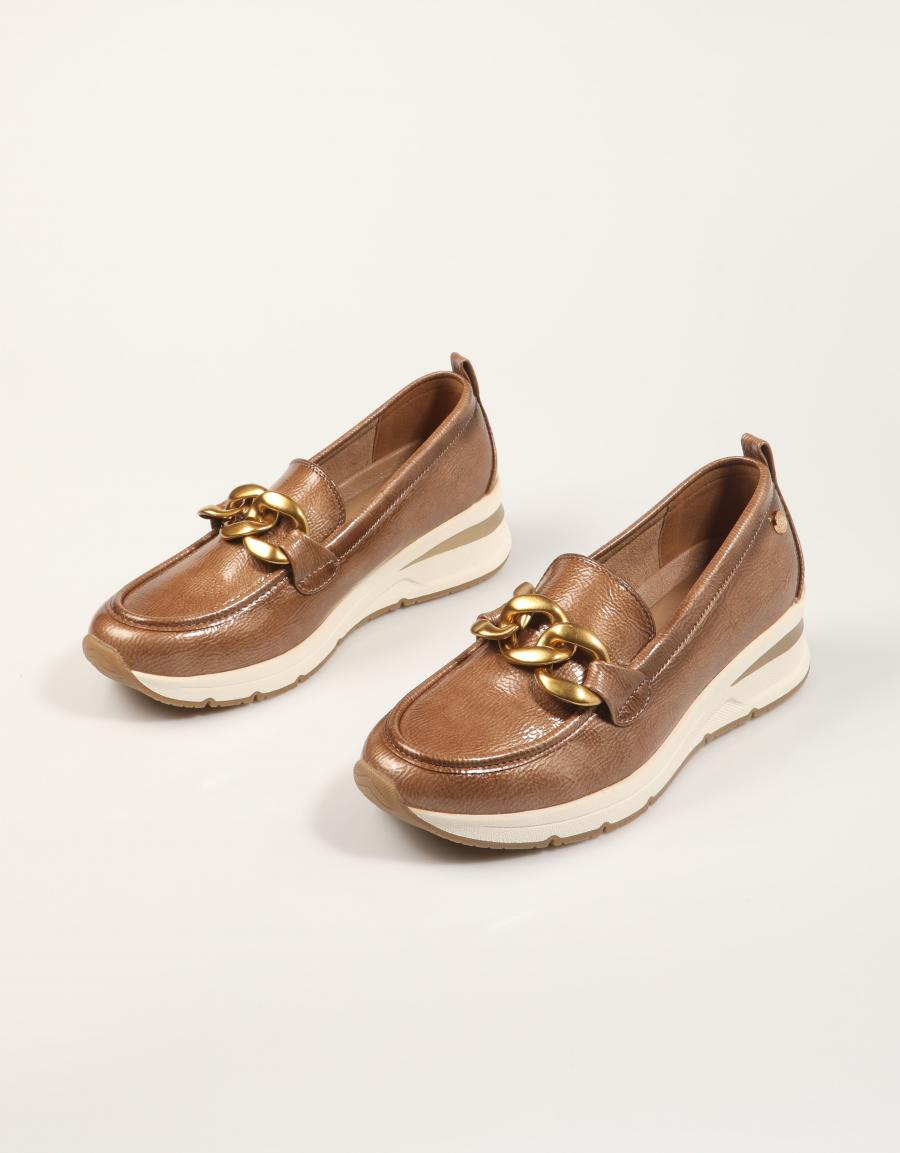 ZAPATOS XTI 144224 en color Beige