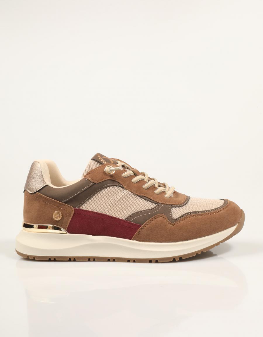 ZAPATILLAS XTI 144206 en color Taupe