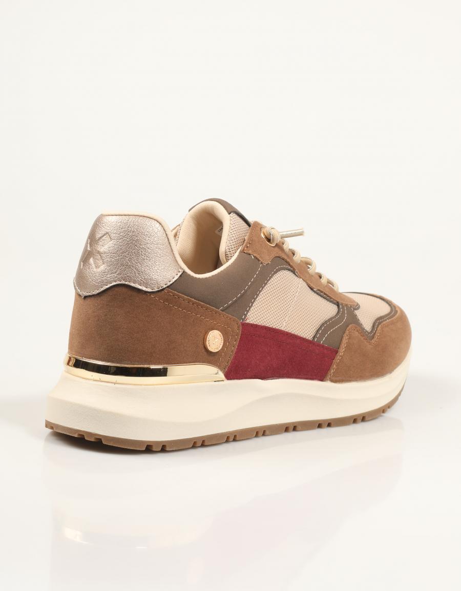 ZAPATILLAS XTI 144206 en color Taupe