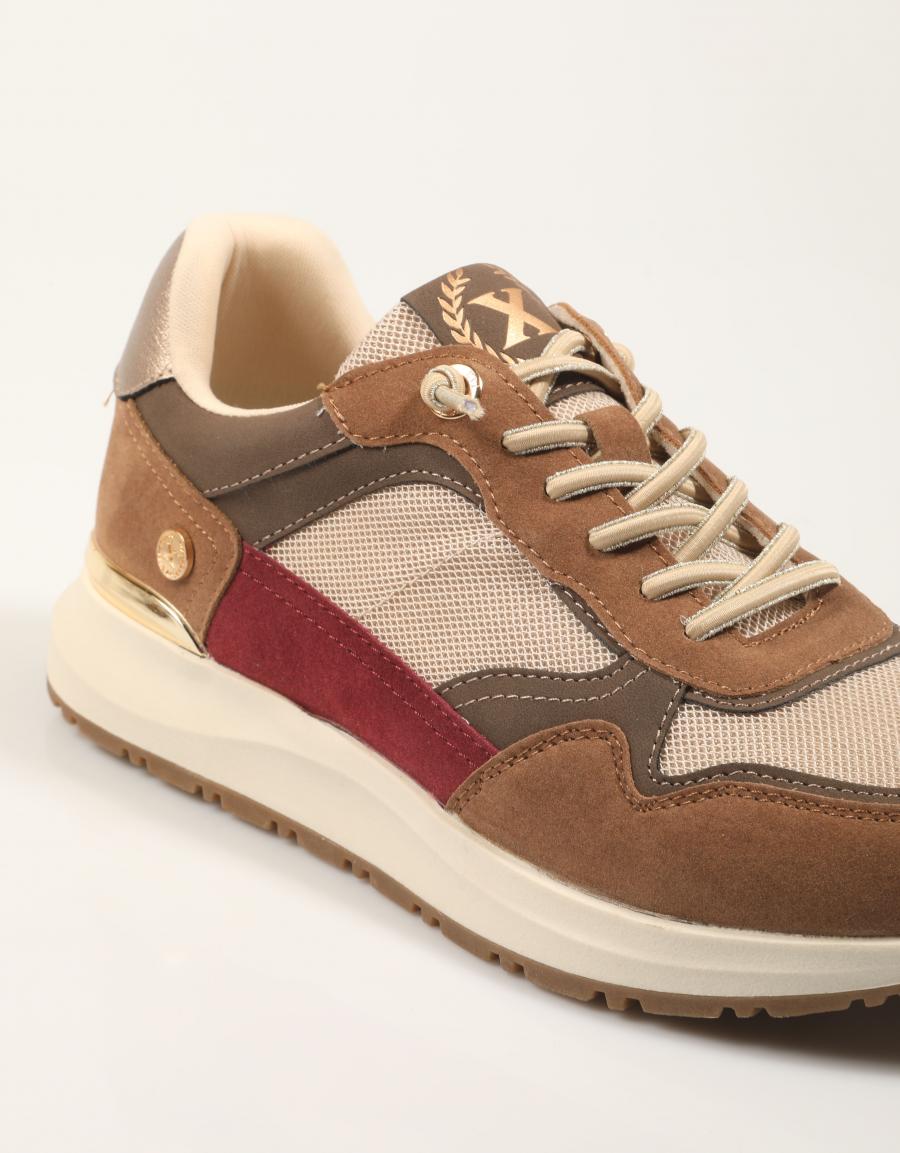 ZAPATILLAS XTI 144206 en color Taupe