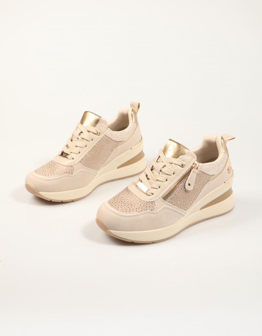 ZAPATILLAS XTI 144377 en color Beige