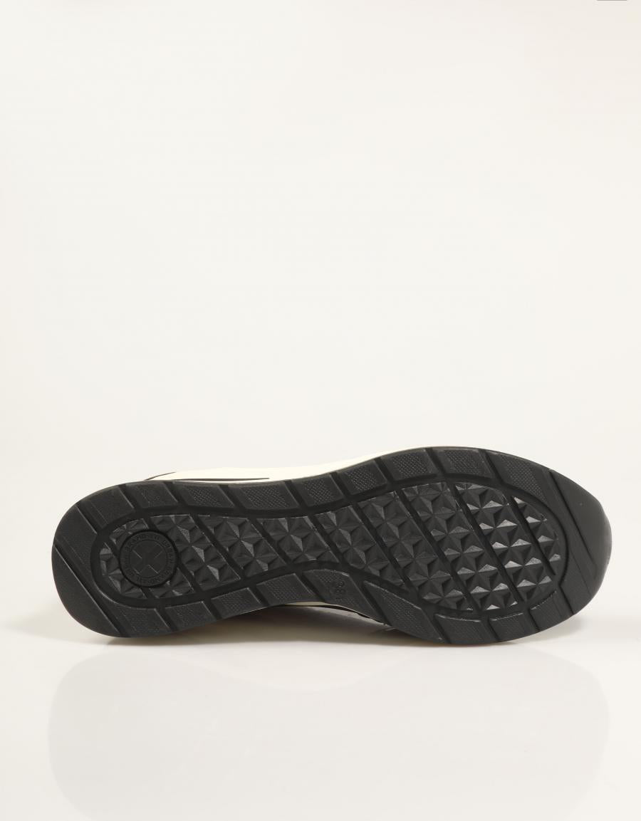 ZAPATILLAS XTI 144378 en color Negro