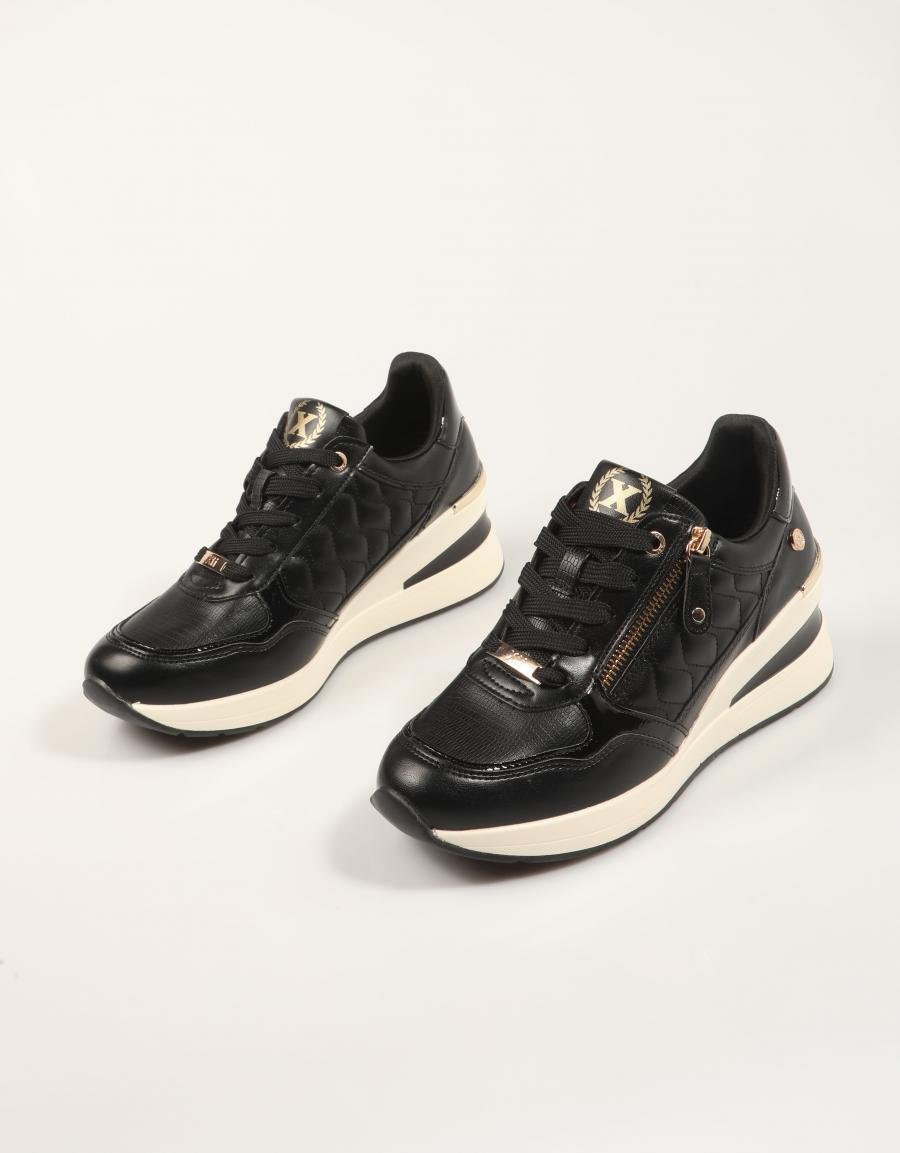 ZAPATILLAS XTI 144380 en color Negro
