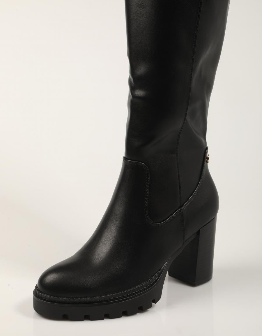BOTAS XTI 144524 en color Negro