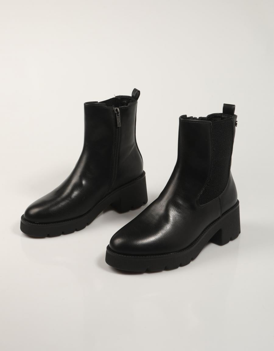 BOTINES XTI 144311 en color Negro