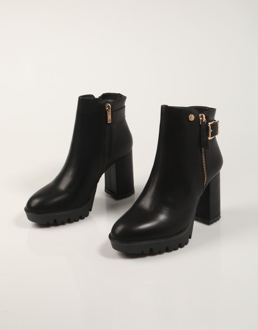 BOTINES XTI 140583 en color Negro