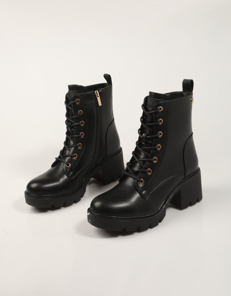 BOTINES XTI 141840 en color Negro