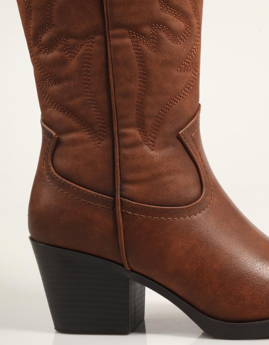 BOTAS XTI 144306 en color Cuero