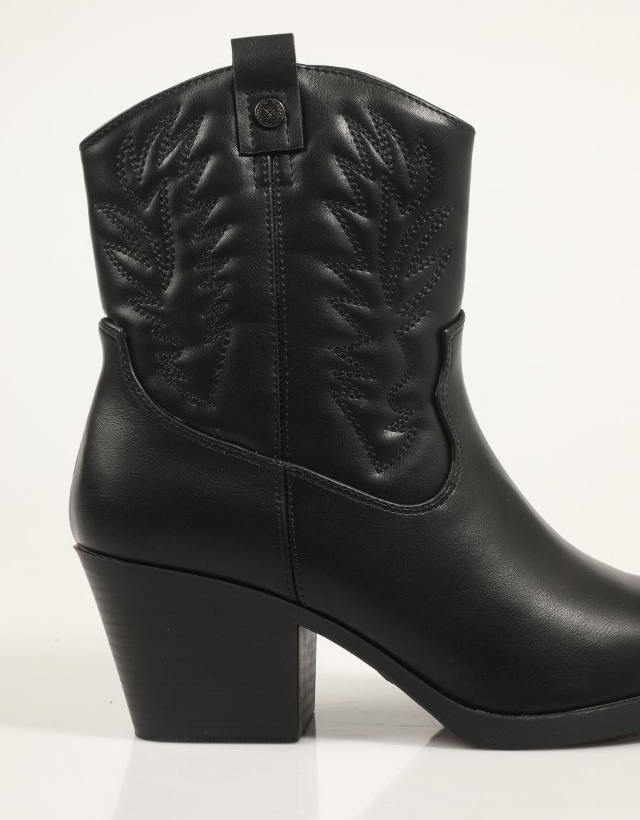 BOTINES XTI 144305 en color Negro