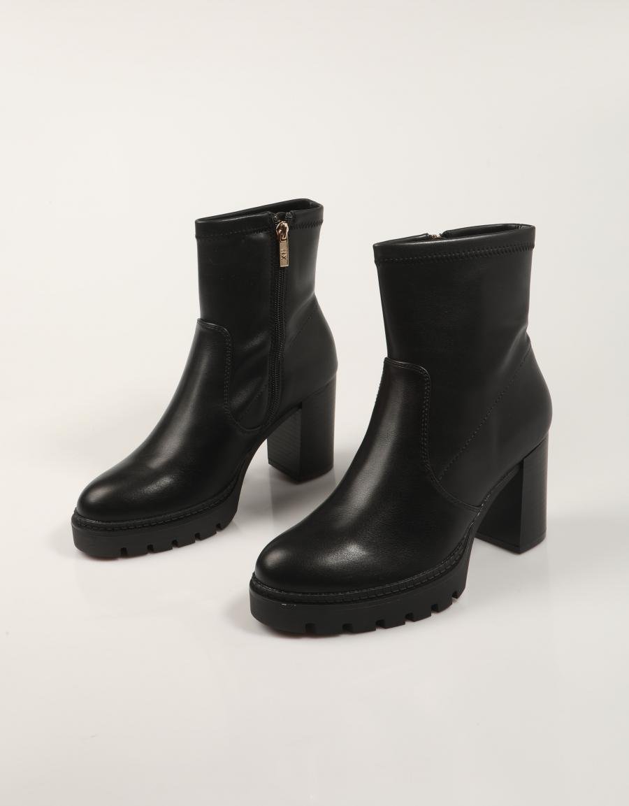 BOTINES XTI 144525 en color Negro