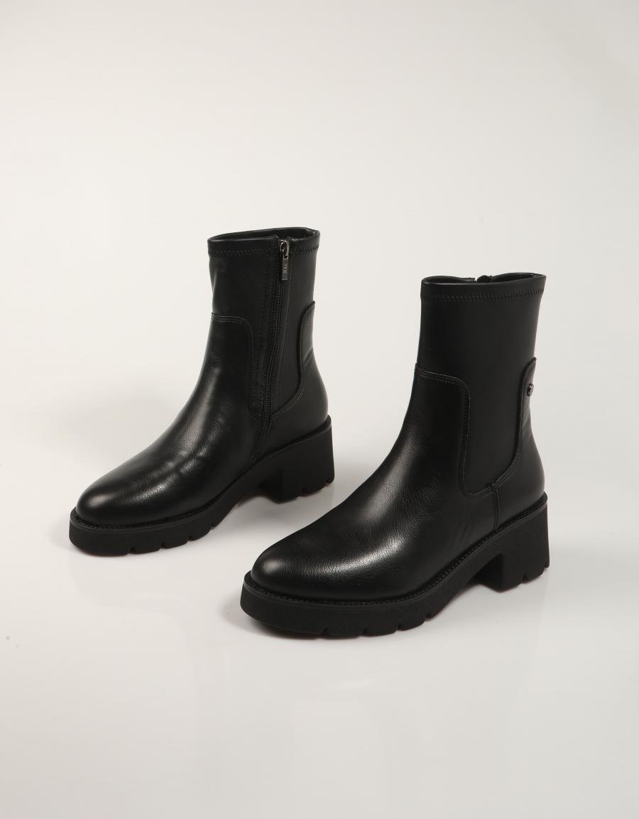 BOTINES XTI 144313 en color Negro