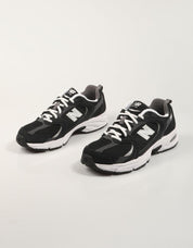 ZAPATILLAS NEW BALANCE MR530 en color Negro