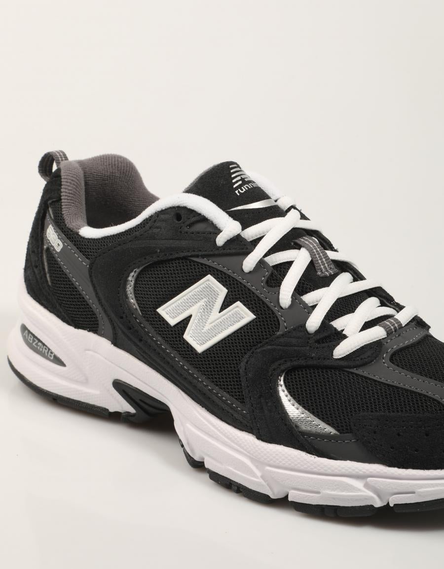 ZAPATILLAS NEW BALANCE MR530 en color Negro