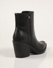 BOTINES REFRESH 172032 en color Negro