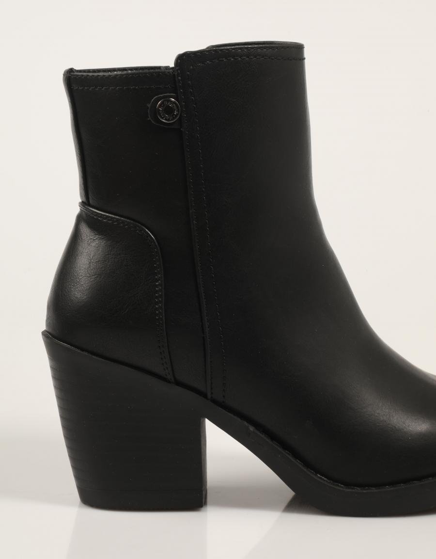 BOTINES REFRESH 172032 en color Negro