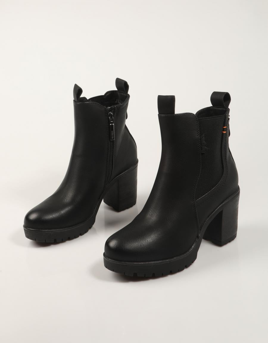 BOTINES REFRESH 173200 en color Negro