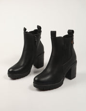 BOTINES REFRESH 173200 en color Negro