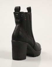 BOTINES REFRESH 173200 en color Negro