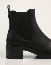 BOTINES REFRESH 172919 en color Negro