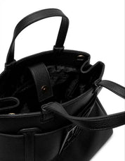 BOLSO ARMANI BAGS SUSIE SOFT SHOPPING M XW000285 en color Negro