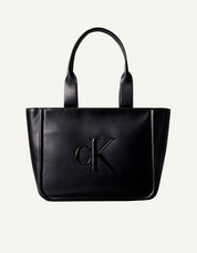 BOLSO CALVIN KLEIN RAISED CK MEDIUM TOTE en color Negro