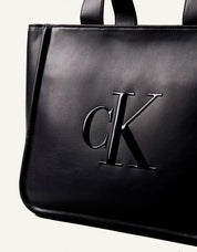 BOLSO CALVIN KLEIN RAISED CK MEDIUM TOTE en color Negro