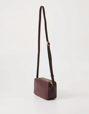 BOLSO CALVIN KLEIN RAISED CK CAMERA BAG en color Burdeos