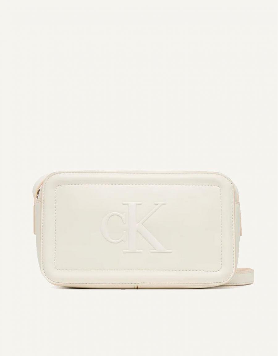 BOLSO CALVIN KLEIN RAISED CK CAMERA BAG en color Blanco