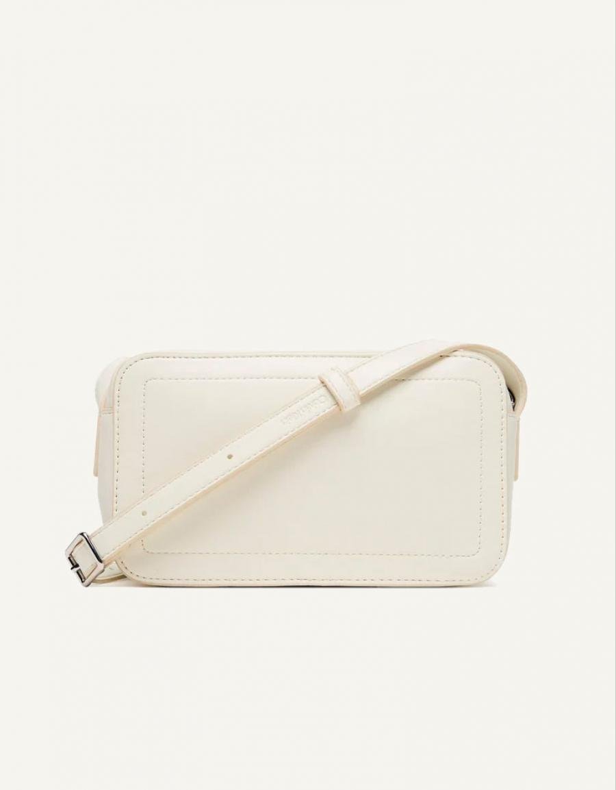 BOLSO CALVIN KLEIN RAISED CK CAMERA BAG en color Blanco