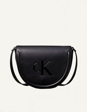BOLSO CALVIN KLEIN RAISED CK SADDLE CROSSBODY en color Negro
