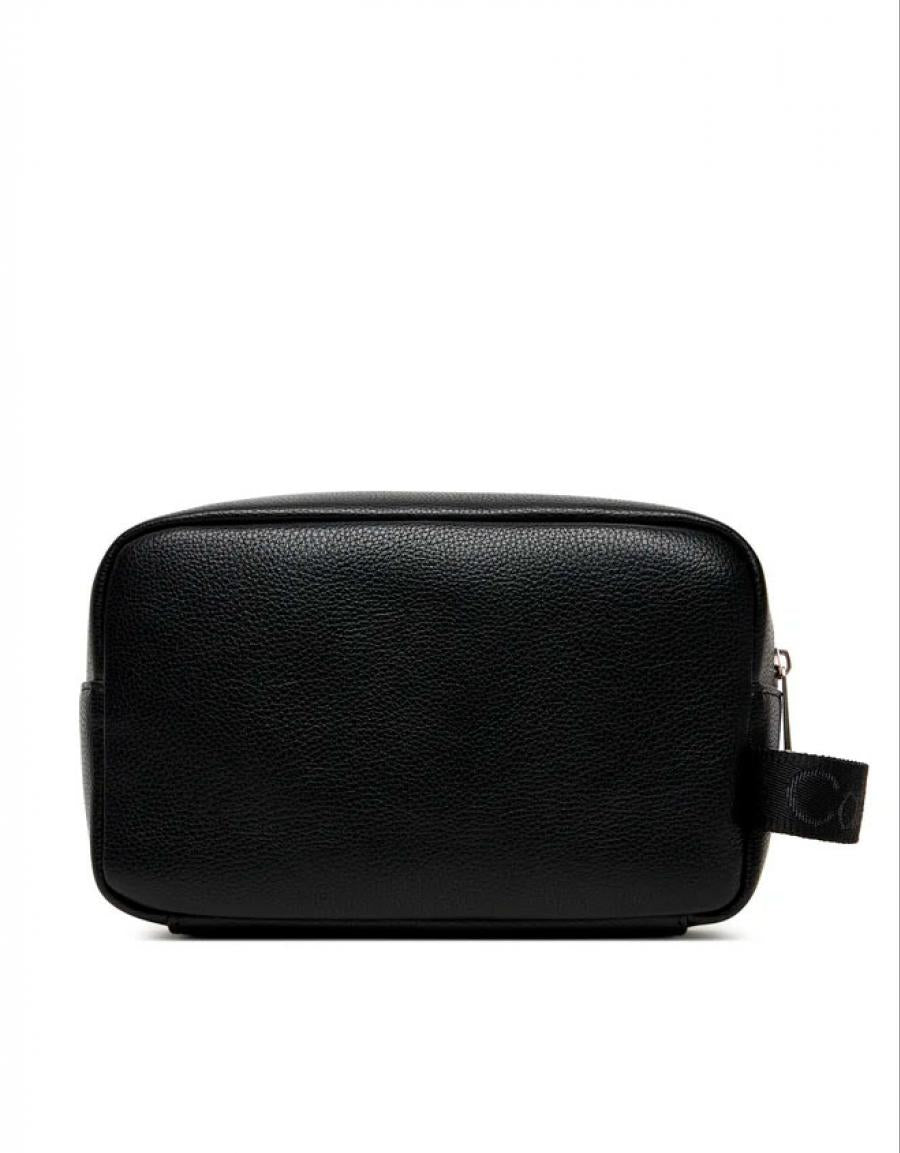 NECESER CALVIN KLEIN CARGO DOPP KIT en color Negro
