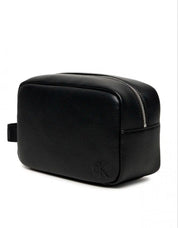 NECESER CALVIN KLEIN CARGO DOPP KIT en color Negro
