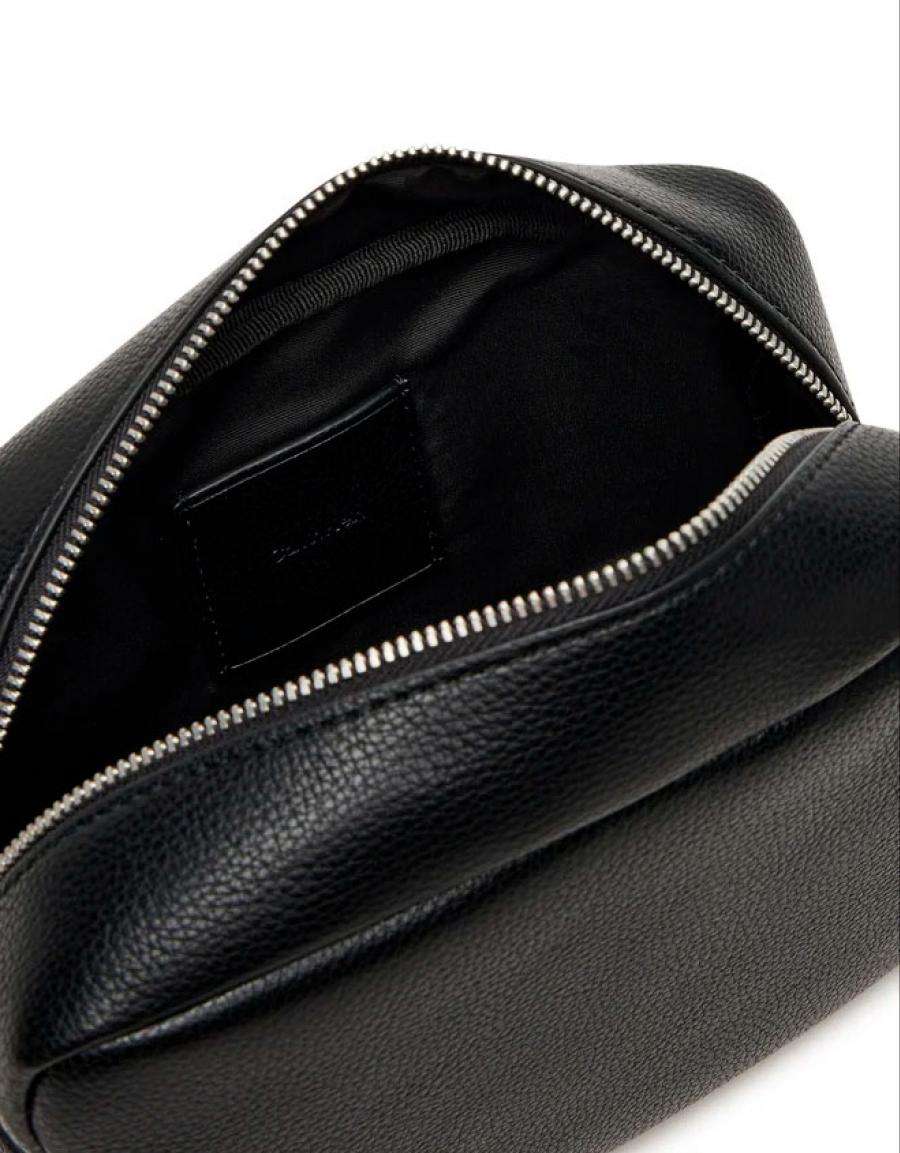 NECESER CALVIN KLEIN CARGO DOPP KIT en color Negro