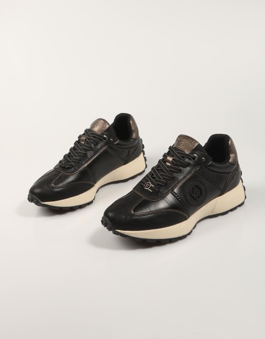 ZAPATILLAS CARMELA 161817 en color Negro
