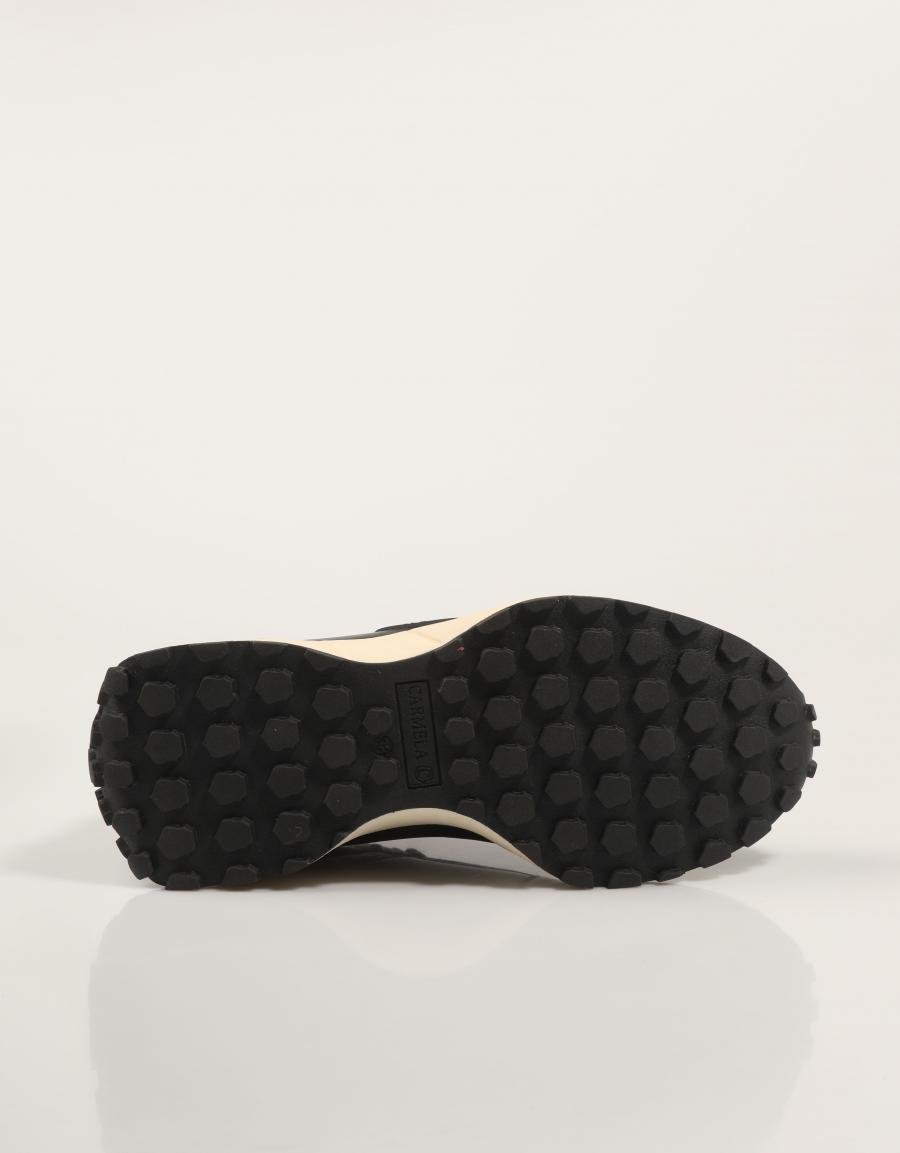 ZAPATILLAS CARMELA 161817 en color Negro