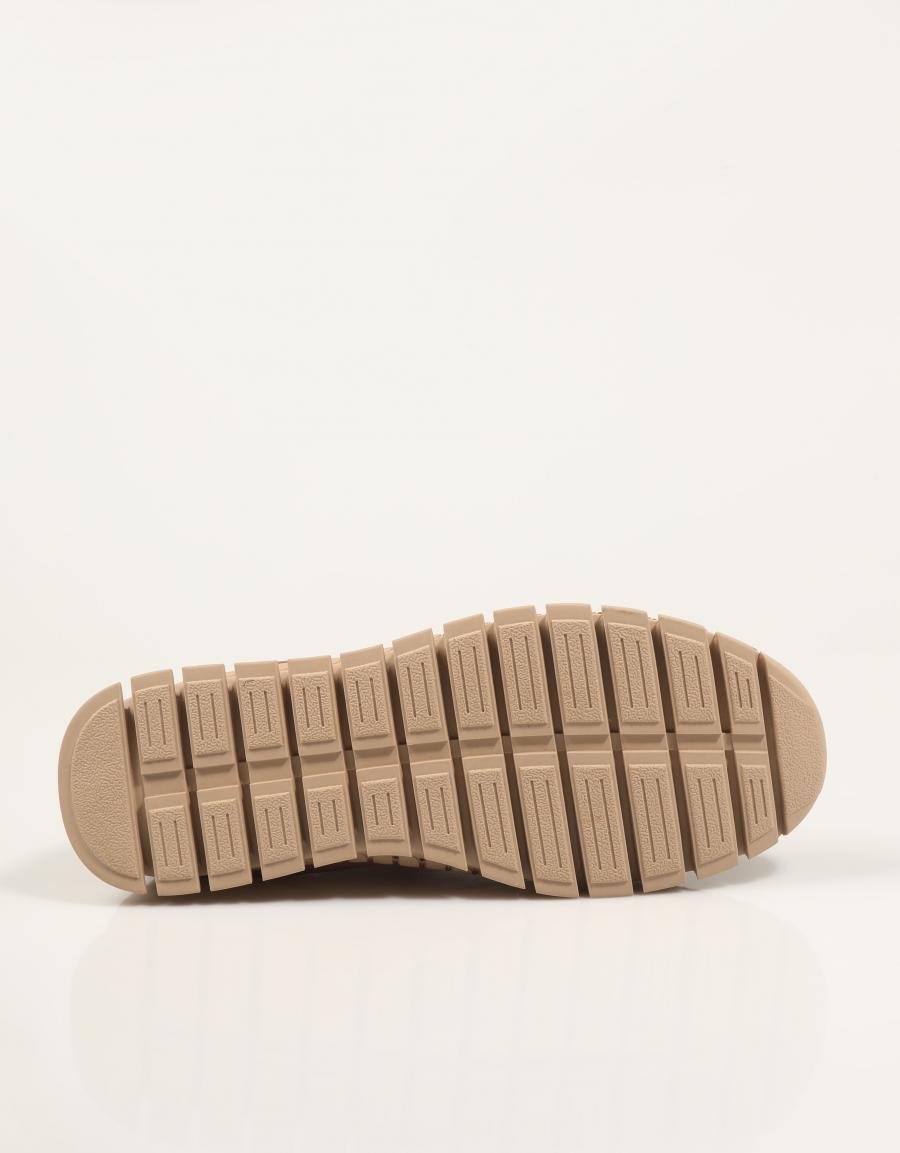 ZAPATILLAS CARMELA 1625231 en color Cuero